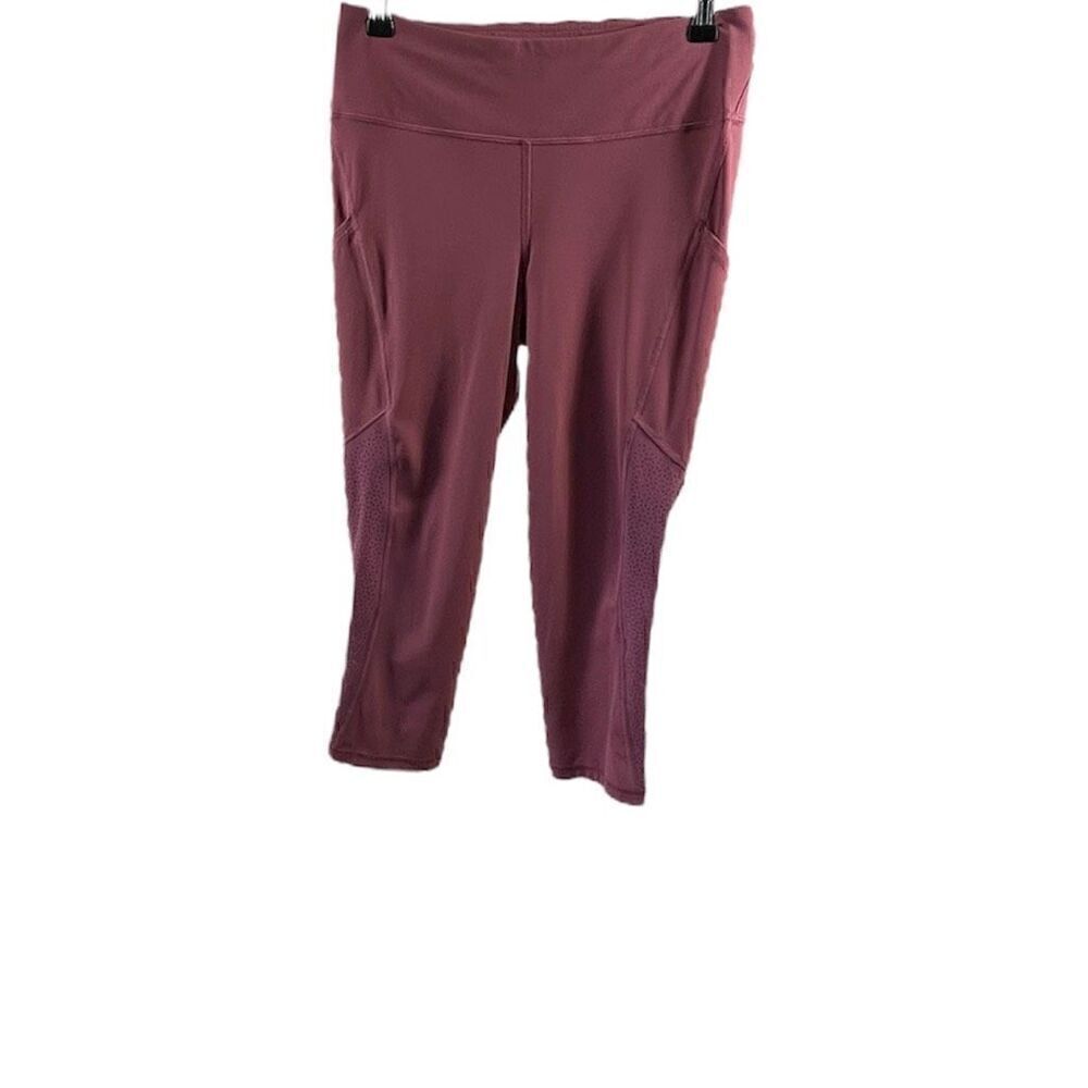 Lululemon Mauve Leggings with Cut Off detail size  8